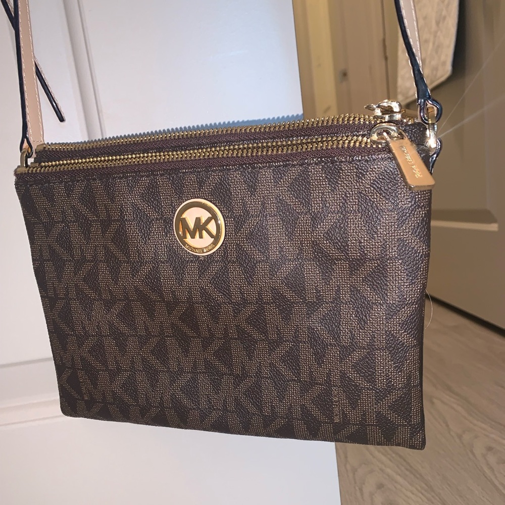 Michael Kors cross body purse